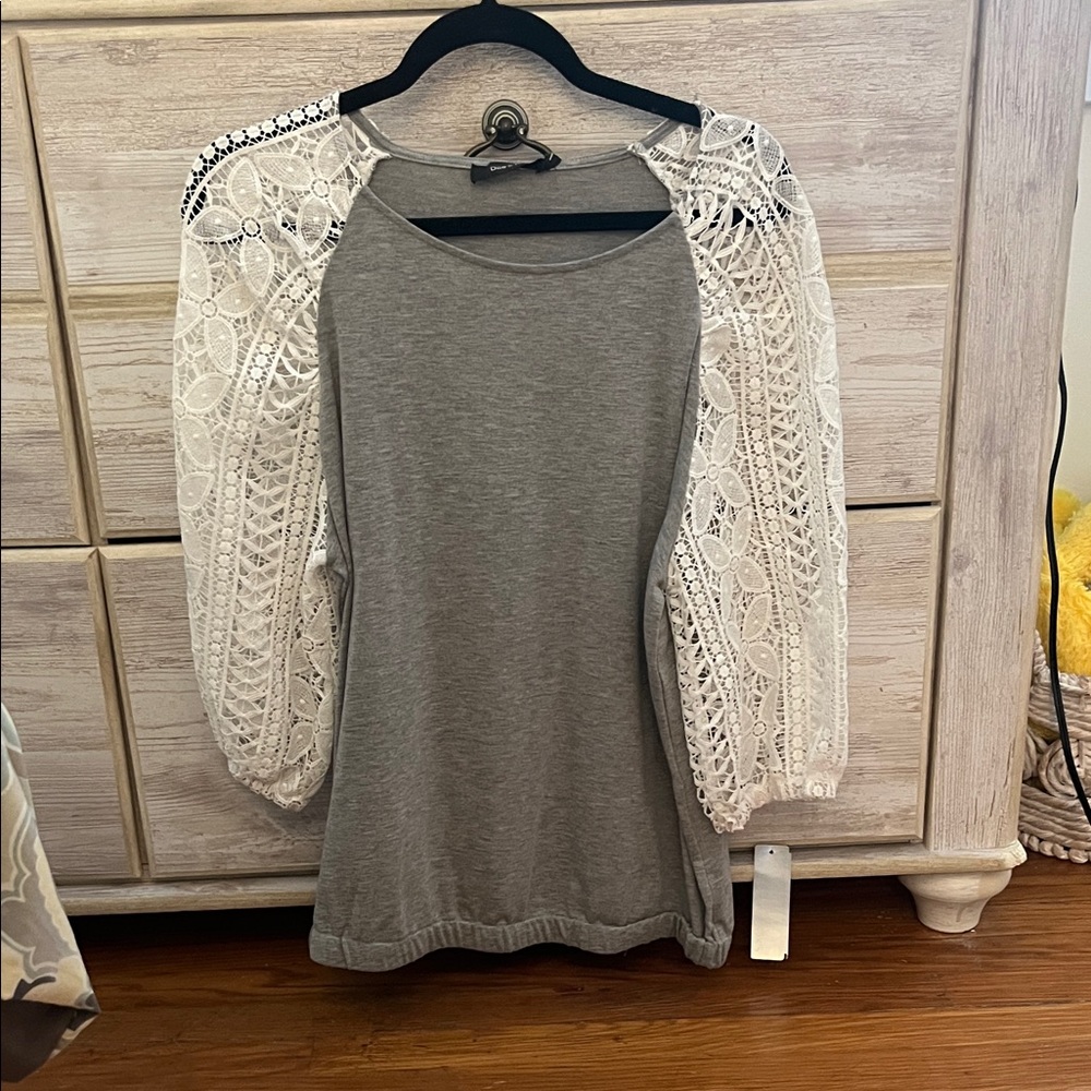 Doe & Rae Gray Top with White Lace Sleeves